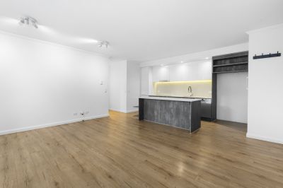 EXECUTIVE PARK-SIDE TWO BEDROOM IN PREMIER 'MORTON ON THE PARK' COMPLEX