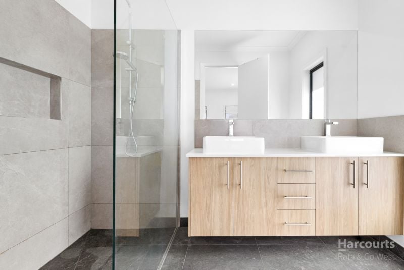 4 Scatter Road, Fraser Rise