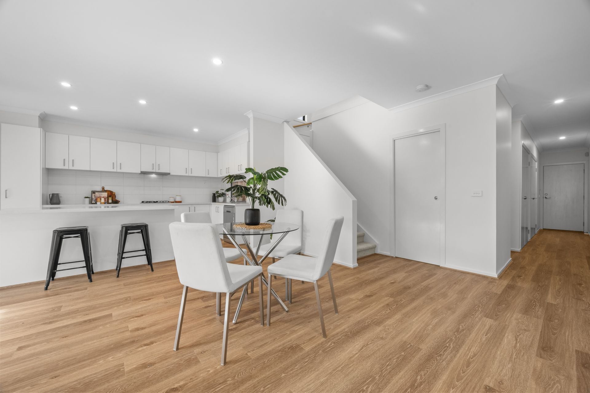 Five Star Family Living In Peaceful Epping