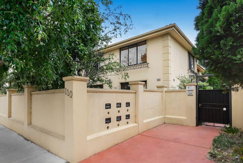 6/110 Normanby Avenue, Thornbury