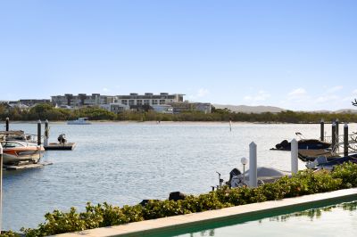 Waterfront Entertainer with Coastal Charm and Luxury Liveability