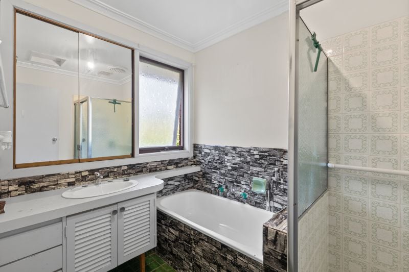 41 Warriparri Crescent, Greensborough