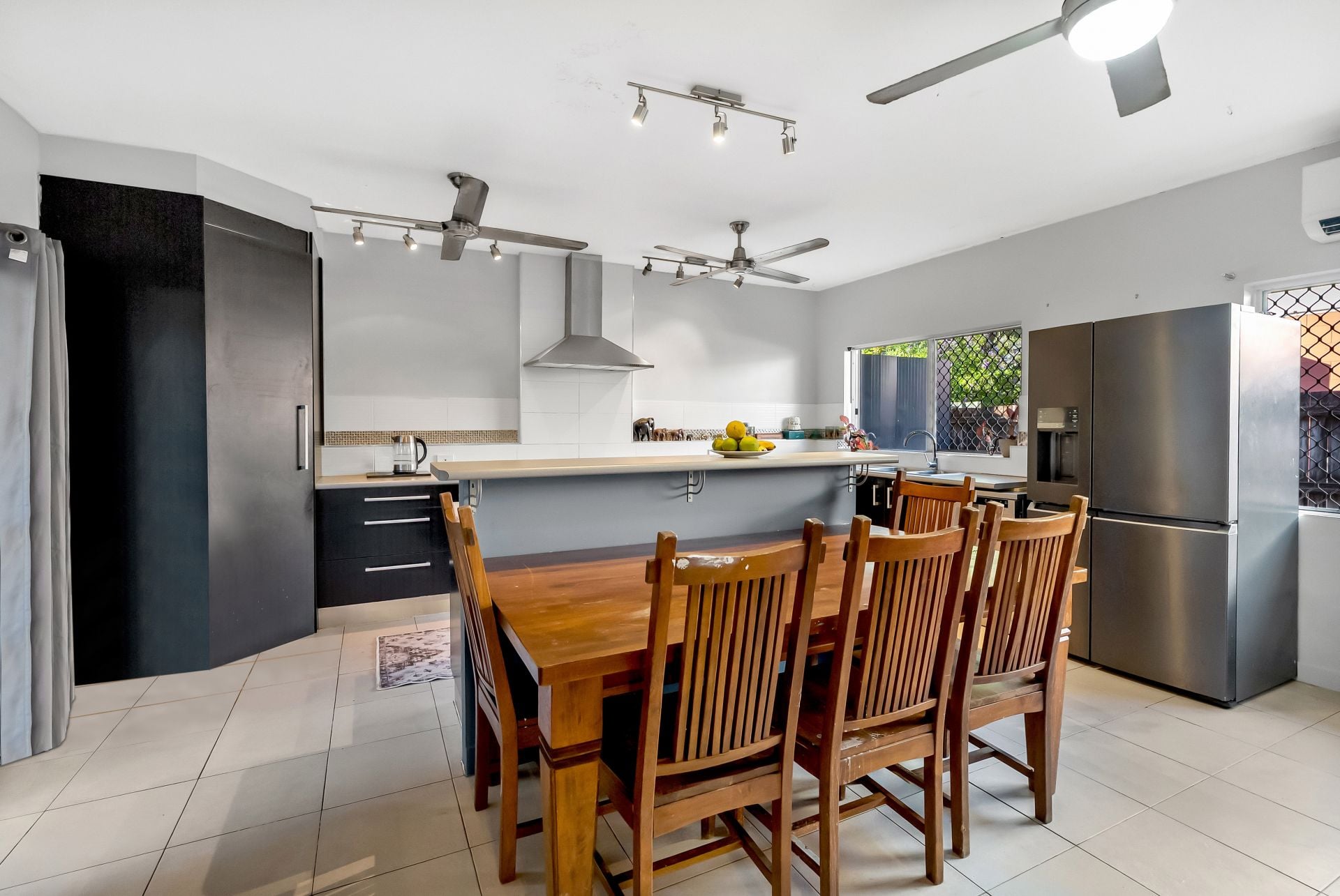 3 Crown Close, Edmonton, Edmonton - Thumbnail 2