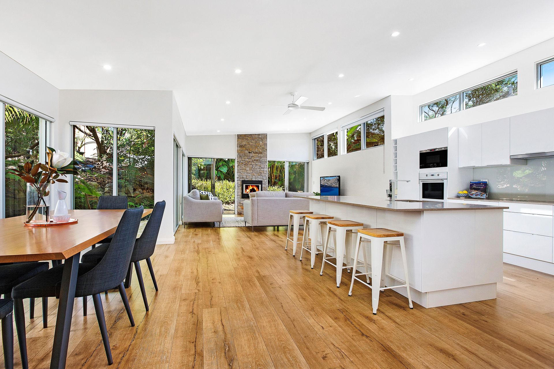 141 Gannons Road, CARINGBAH SOUTH, Caringbah South - Thumbnail 2
