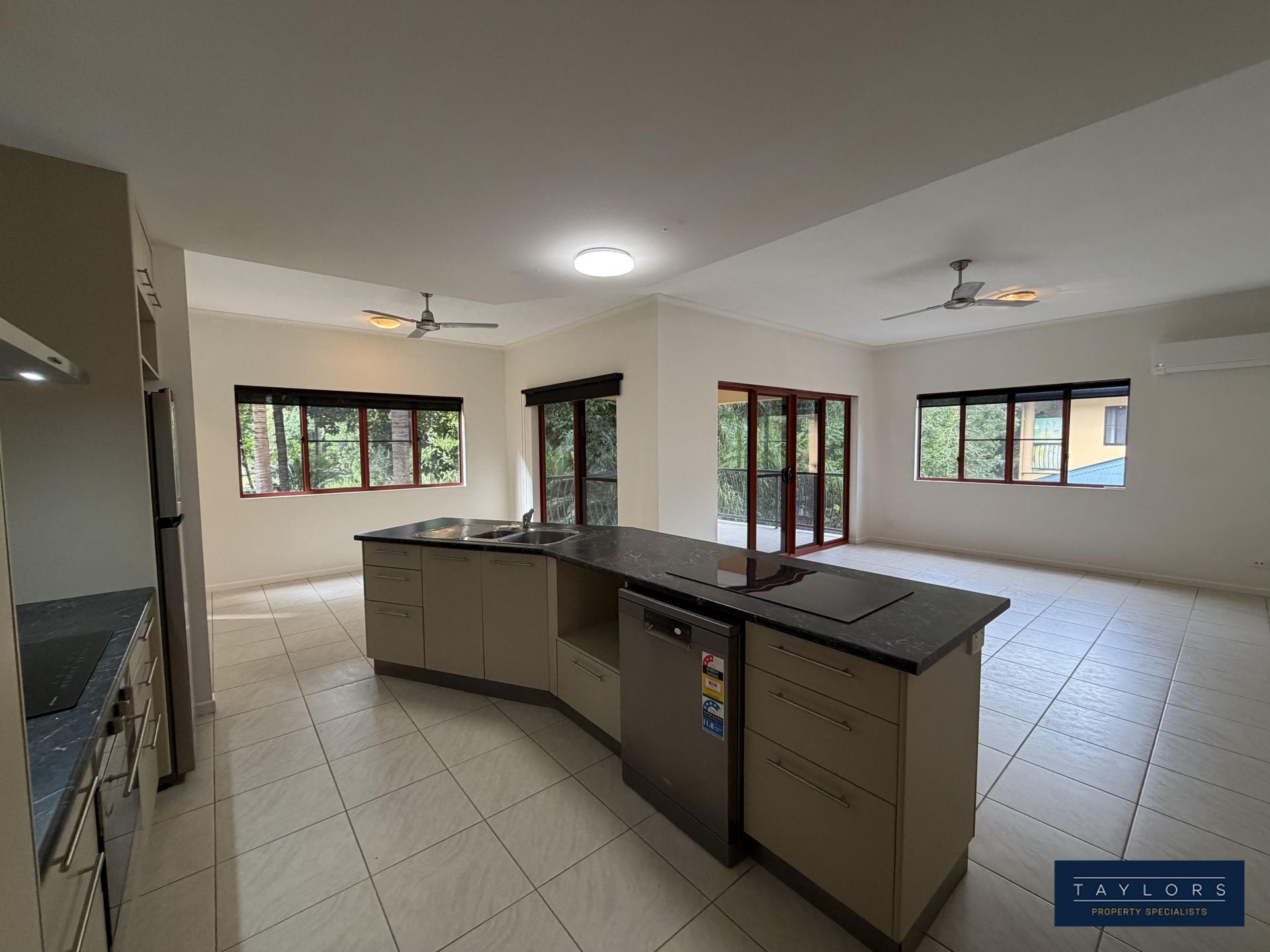 1/11 Maeva Street Jubilee Pocket QLD, Jubilee Pocket - Thumbnail 3