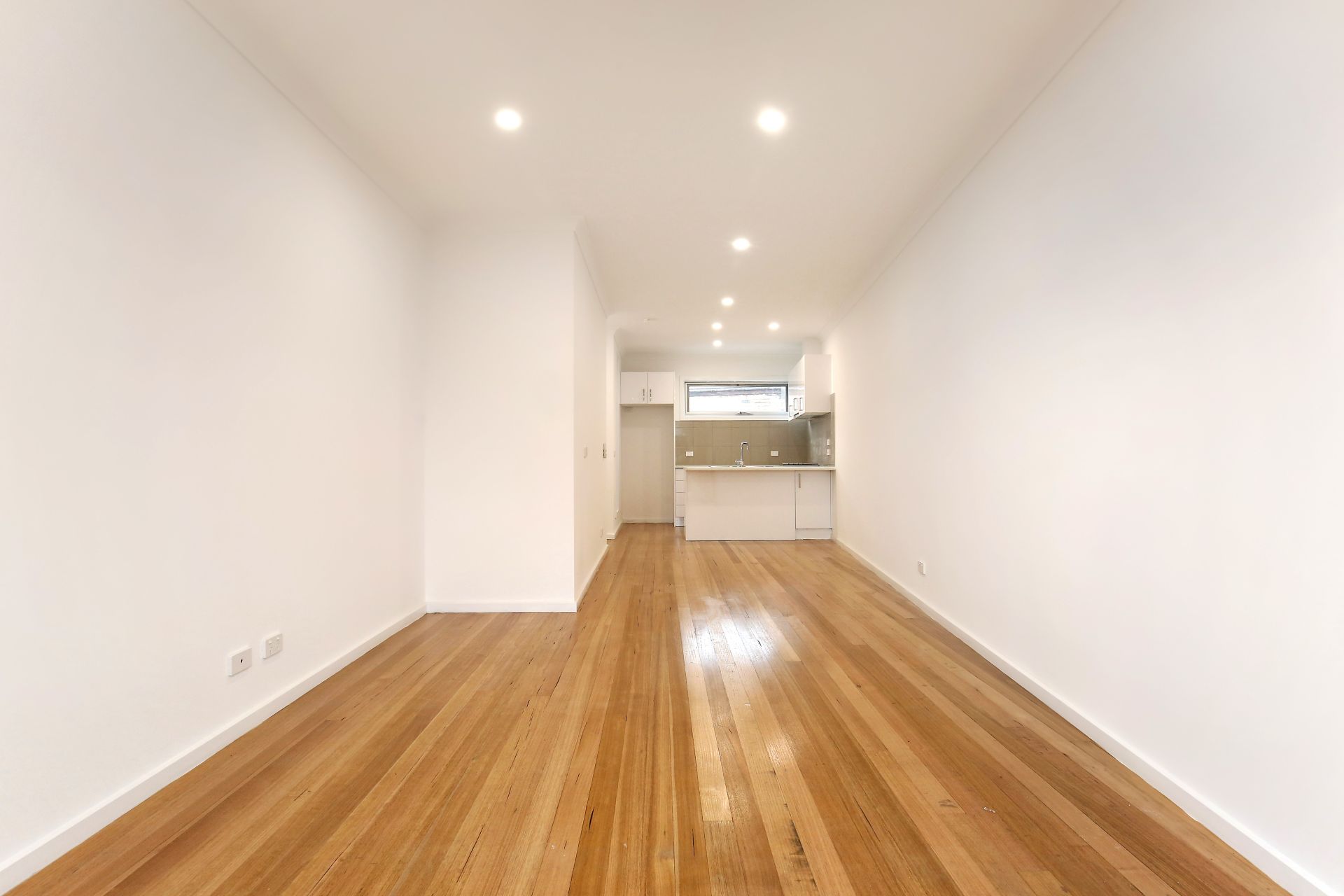 One Bedroom Plus Study Townhouse in Prime Locale!