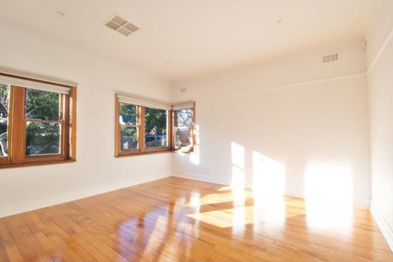 7 Mendip Road, Reservoir