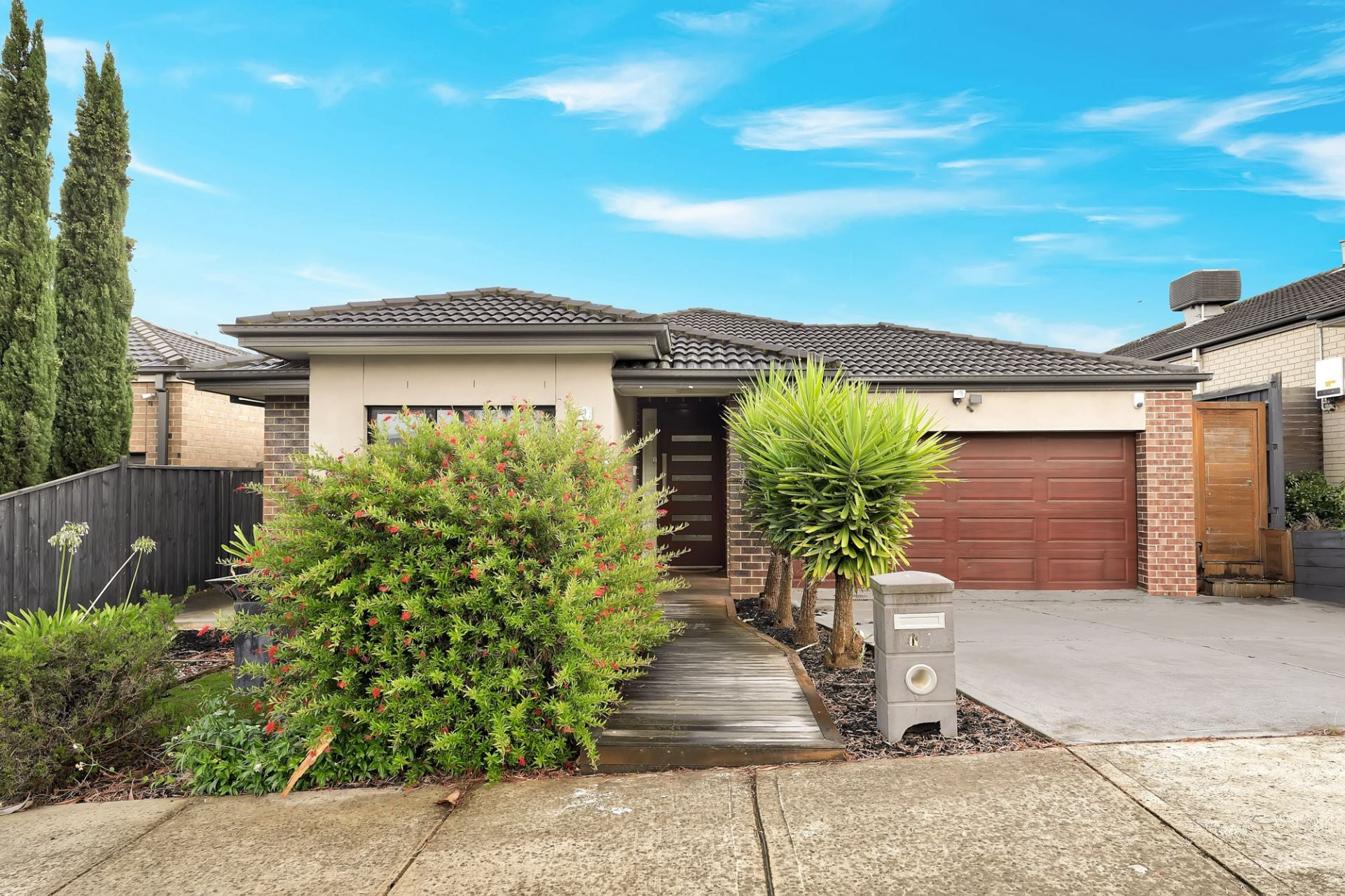 BEAUTIFULLY PRESENTED HOME!