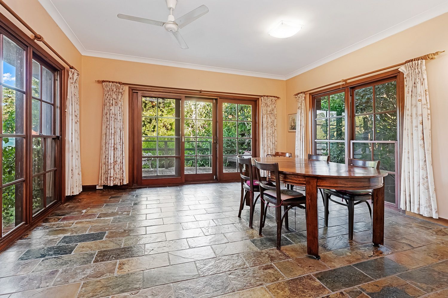 16 Buckingham Avenue, Normanhurst, Normanhurst - Thumbnail 4