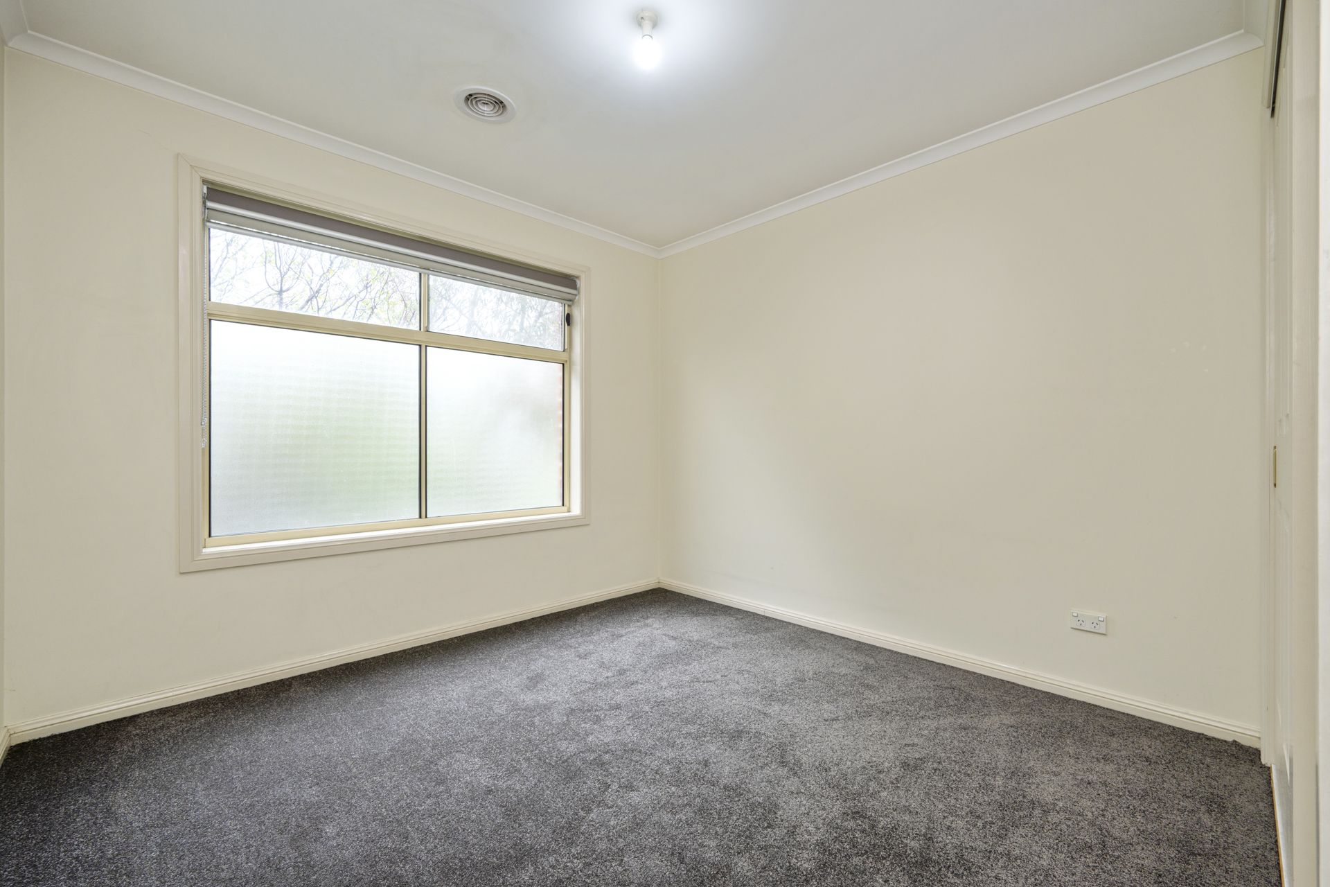 WALKING DISTANCE TO EVERYTHING!