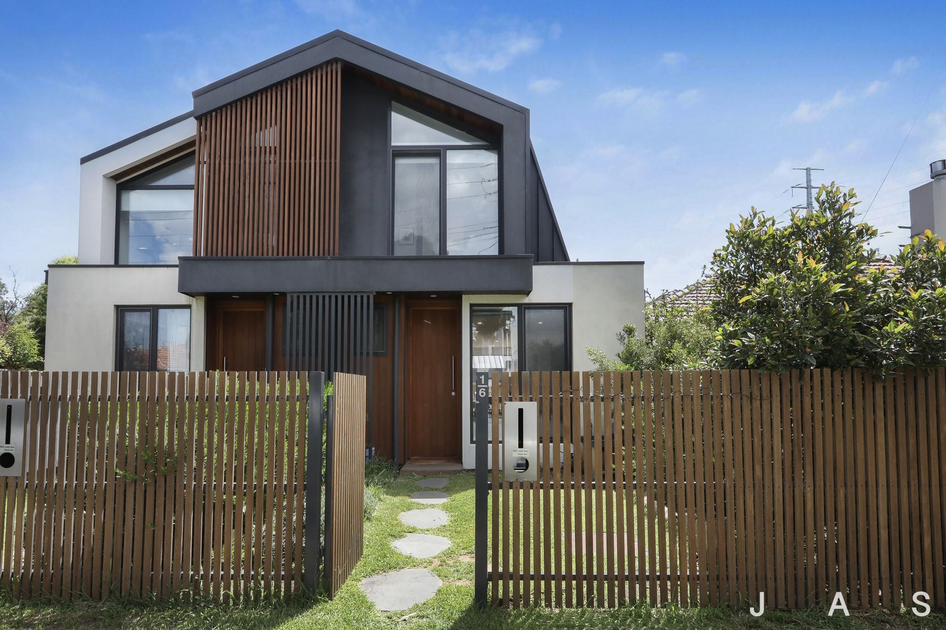 1/6 Steel Street Spotswood VIC, Spotswood - Thumbnail 2