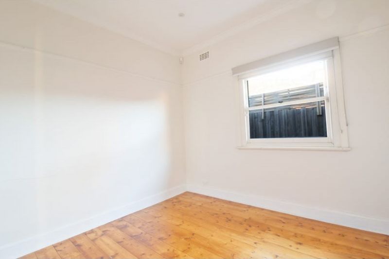 7 Mendip Road, Reservoir