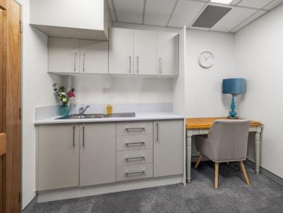 FULLY FITTED SPRING HILL MEDICAL !