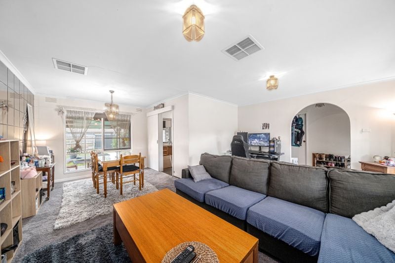 1 Dalray Close, Mill Park