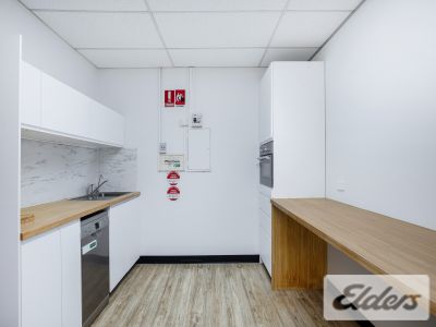LIGHT FILLED OFFICE WITH 3 EXCLUSIVE CAR PARKS!