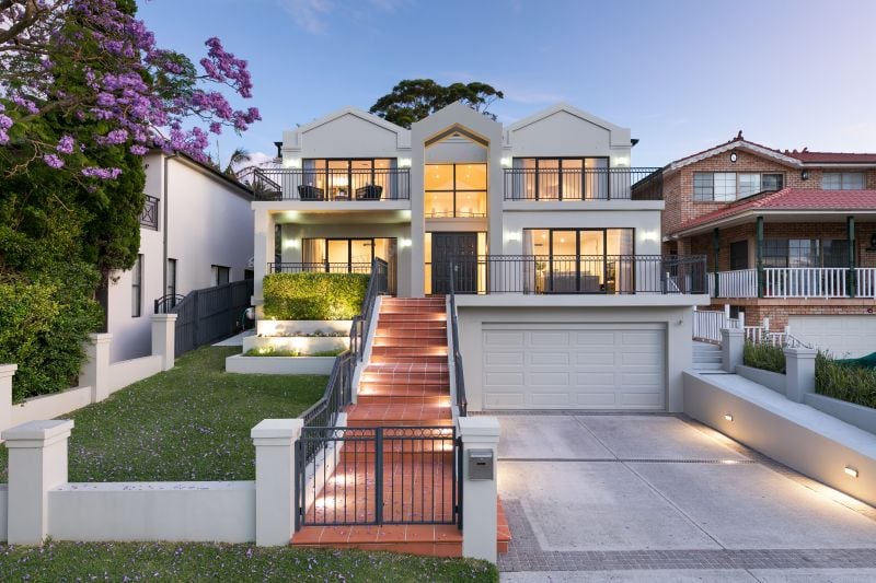 90 Holt Road TAREN POINT 2229