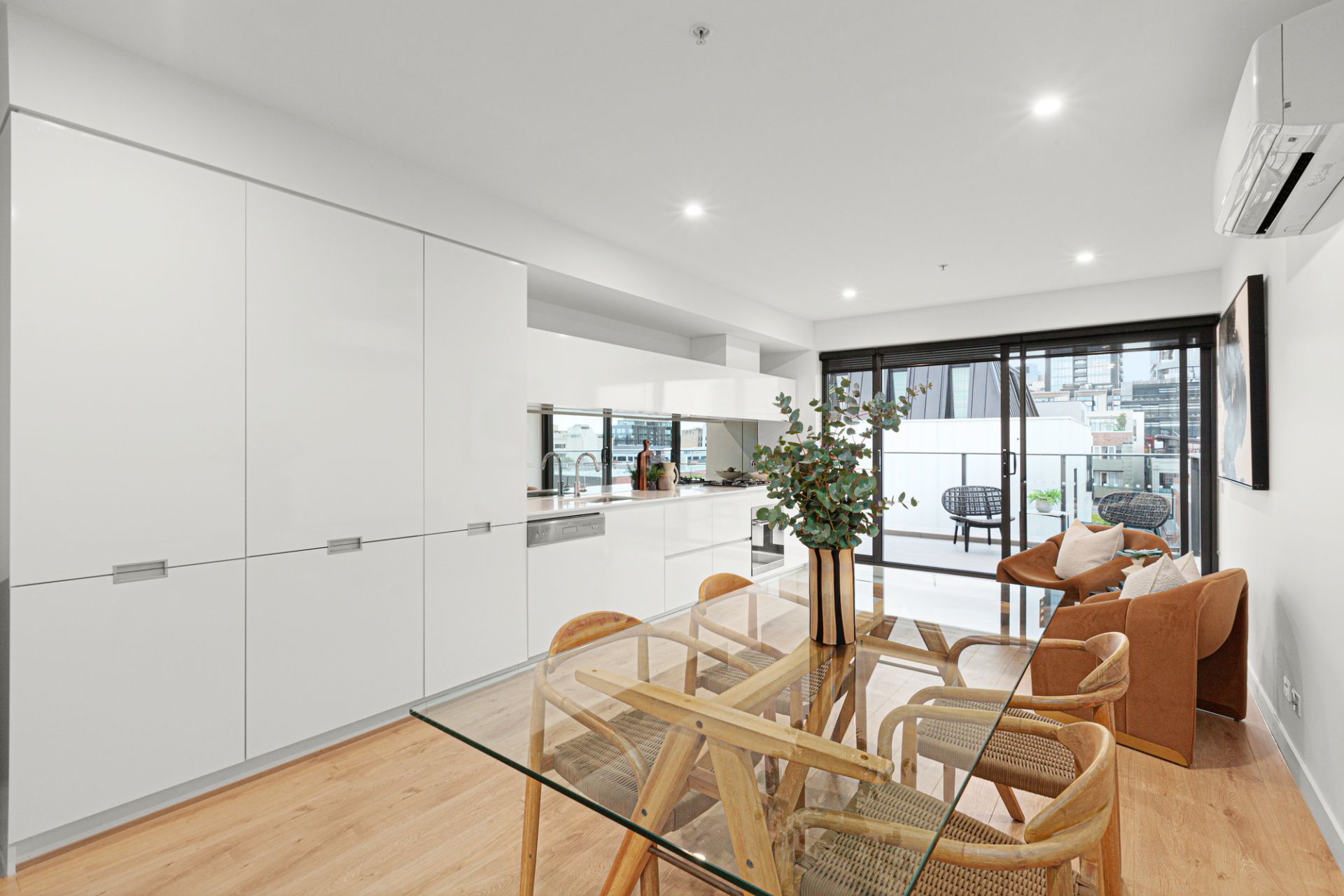 301/8 Bond Street, South Yarra, South Yarra - Thumbnail 2
