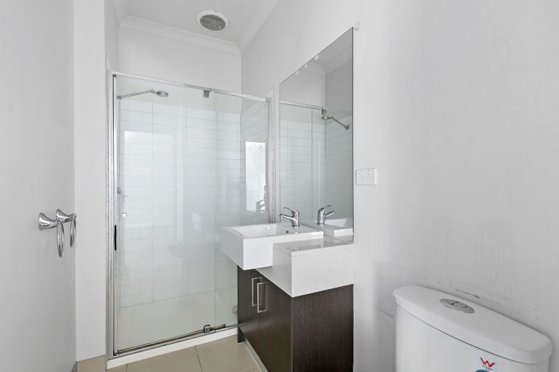 4/128 Rathcown Road, Reservoir