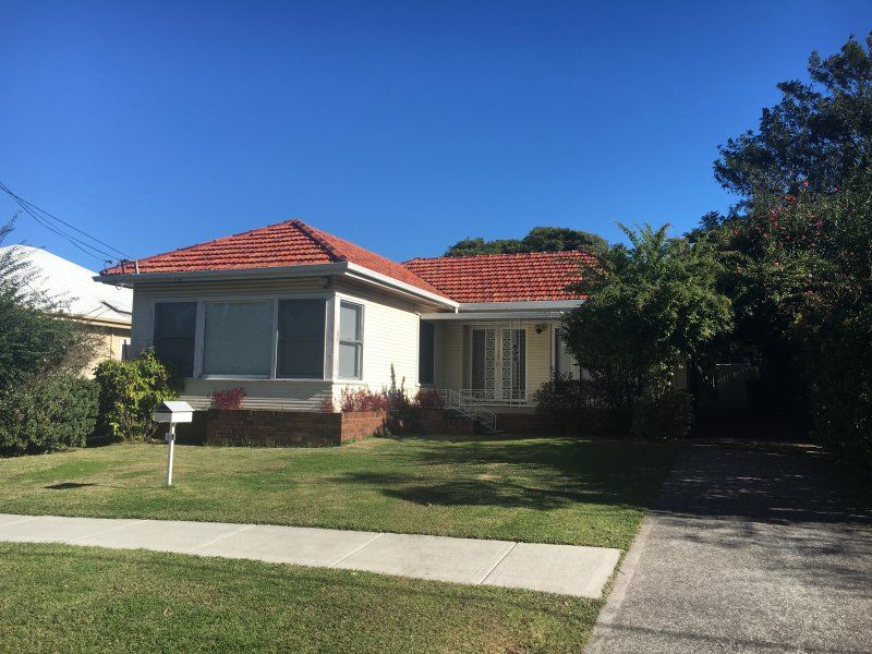 17 Hinkler Avenue CARINGBAH 2229