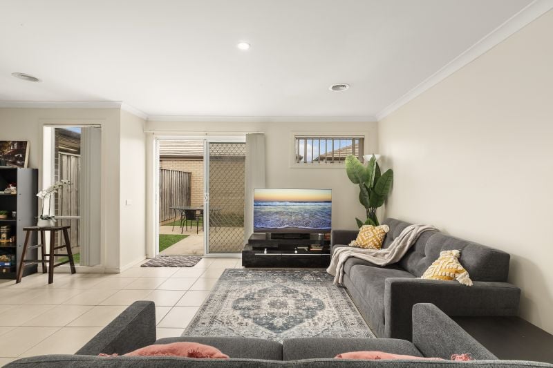 8 Hillgrove Way, Mernda