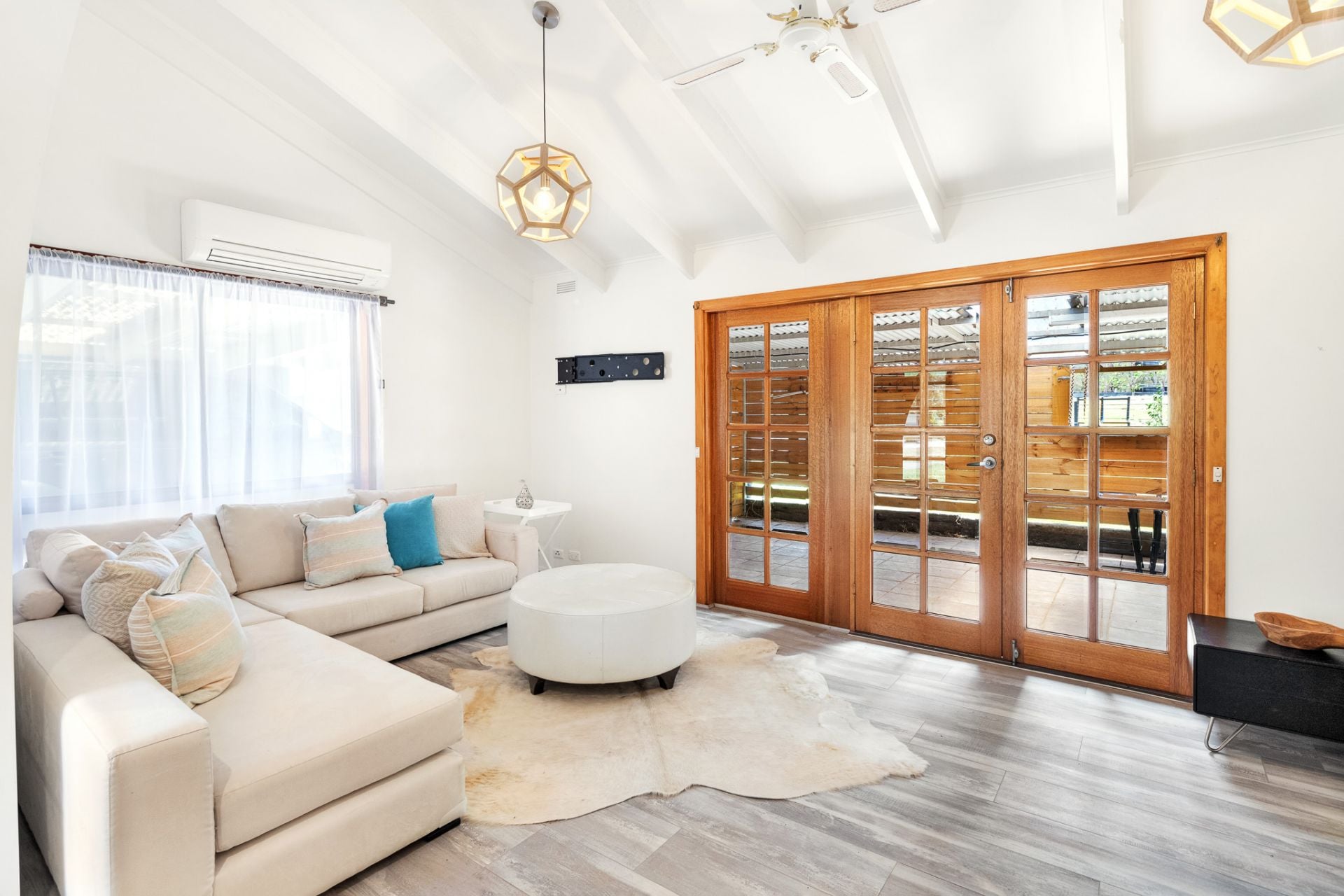 43 Churchill Court, Daisy Hill - Thumbnail 4