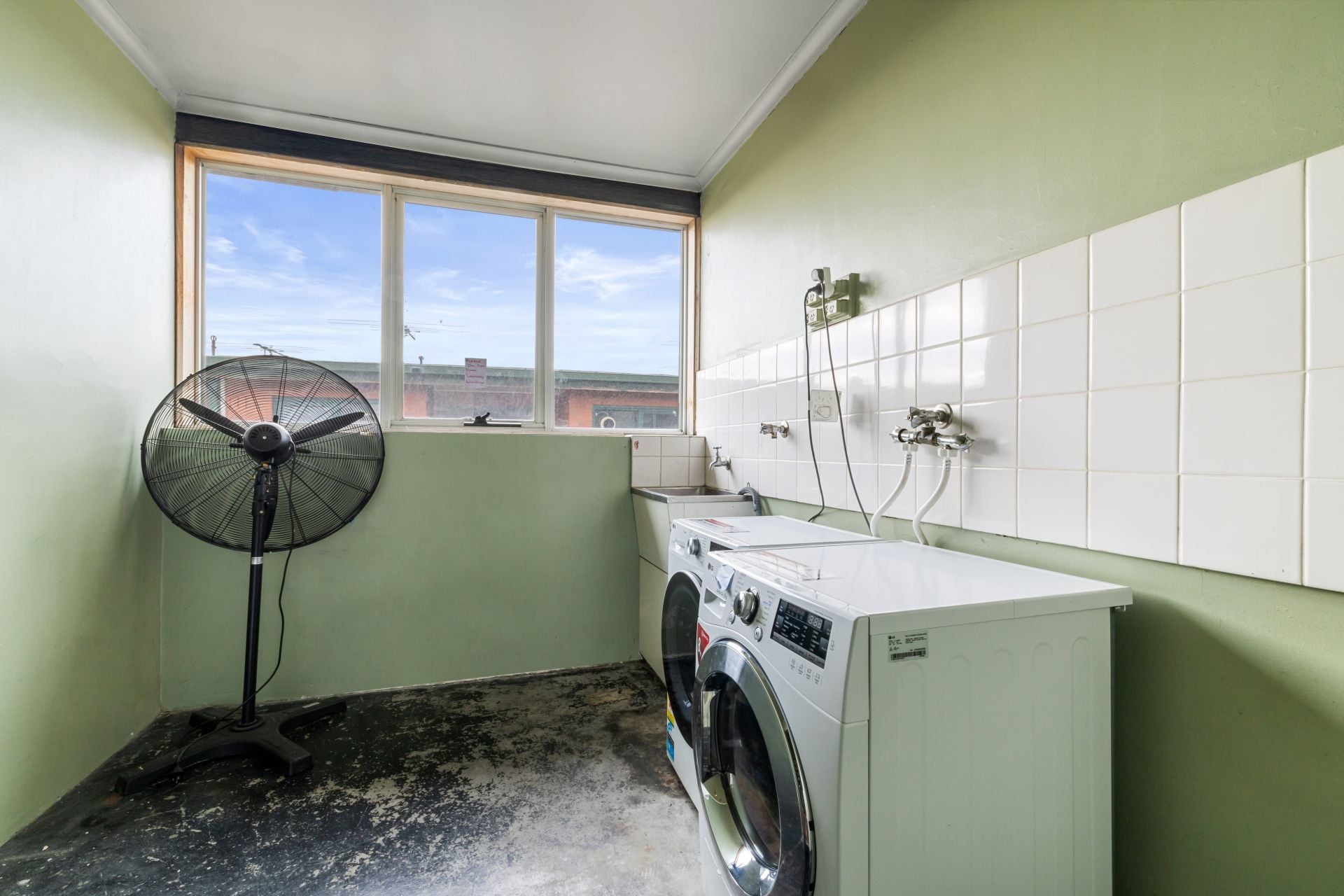 Modern Updated Apartment in a Prime Essendon Location