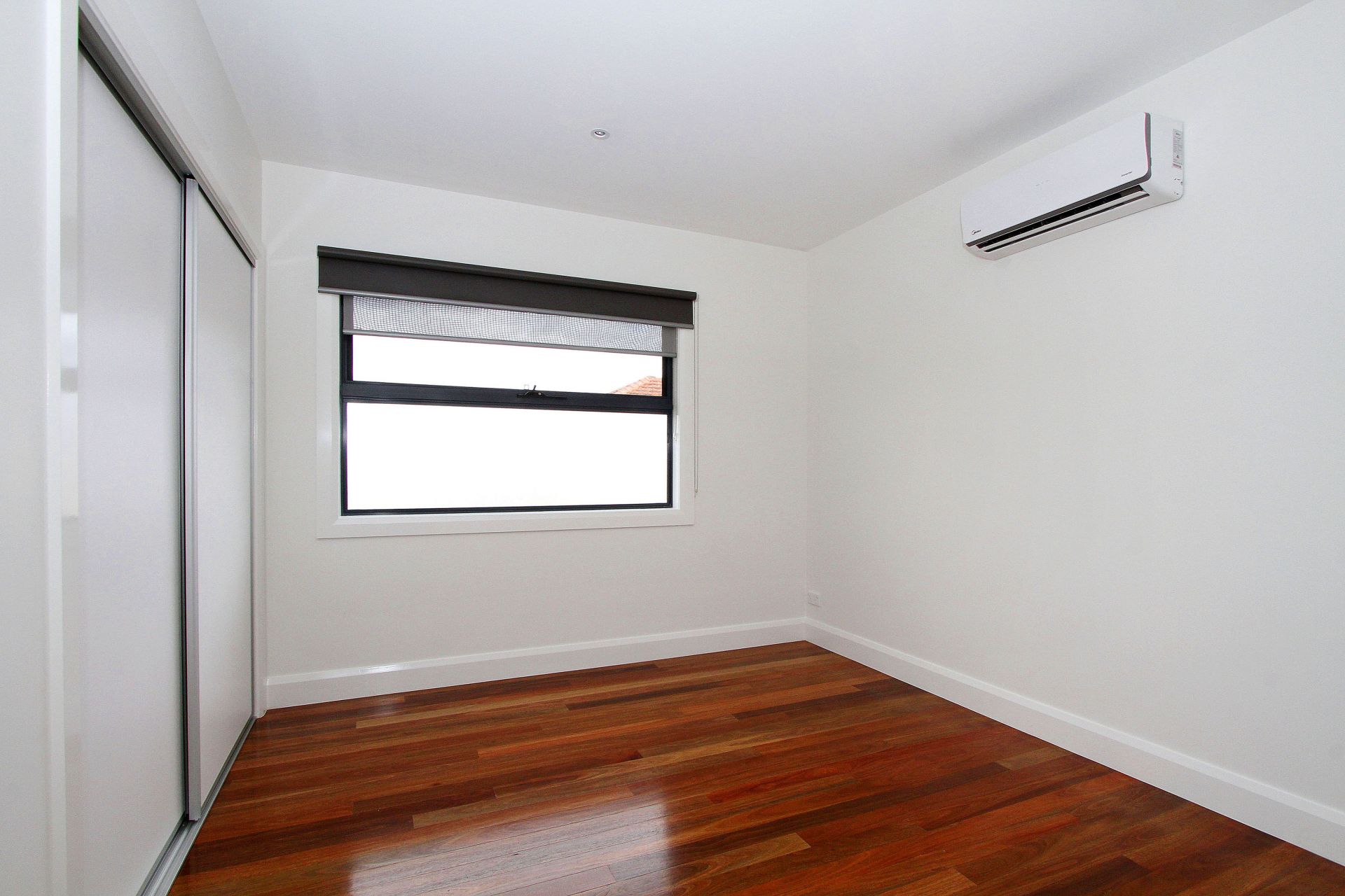 LUXURY TOWNHOUSE, IDEAL LOCATION