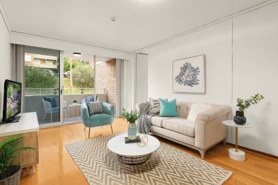 North-facing entry into tightly held harbourside enclave