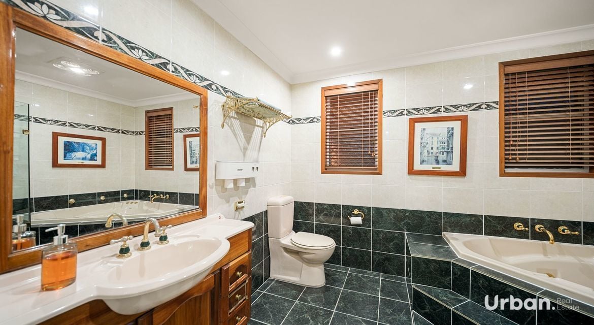 Ambarvale 8 Sikes Place
