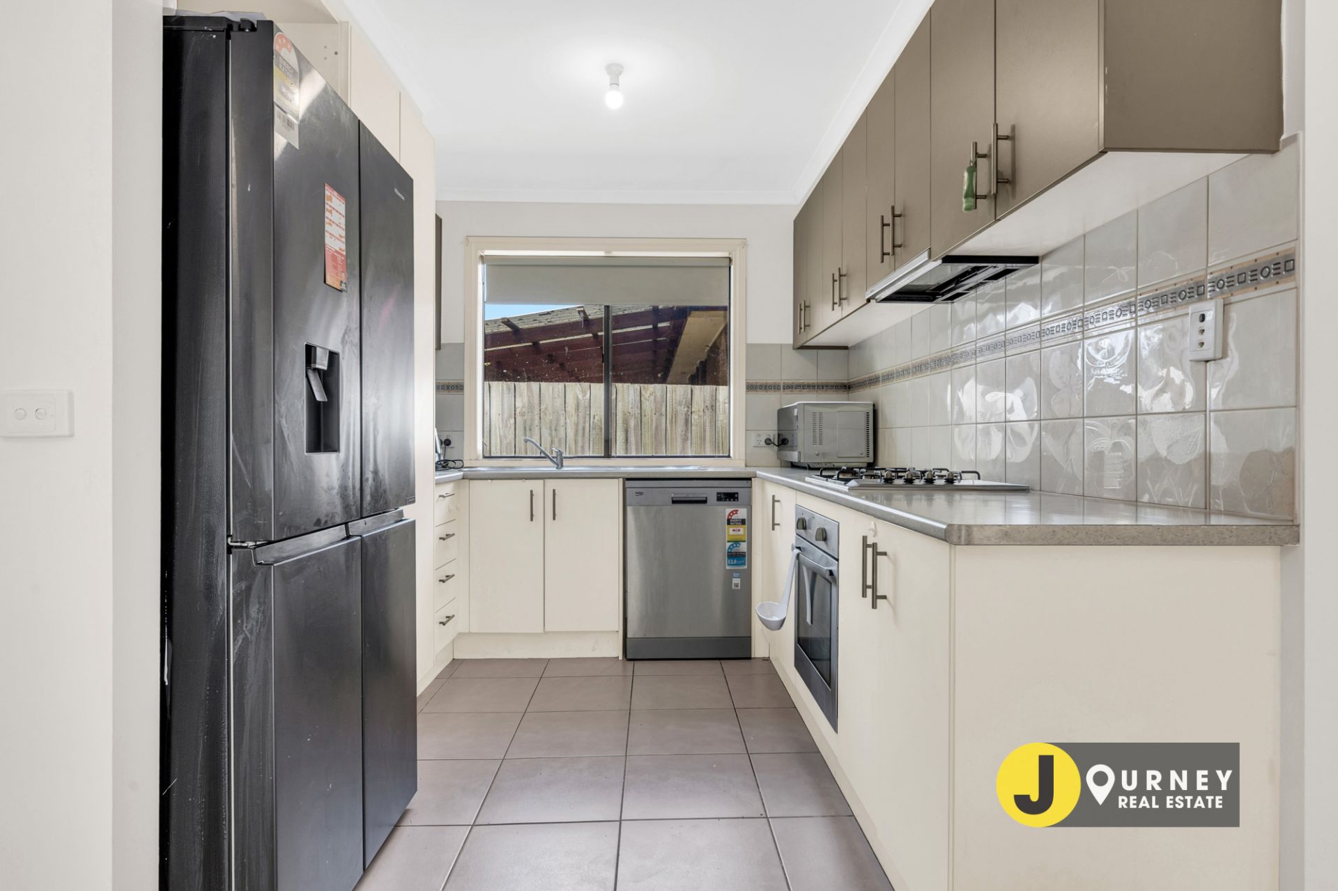 10 Gray Street, Cranbourne North VIC, Cranbourne North - Thumbnail 5