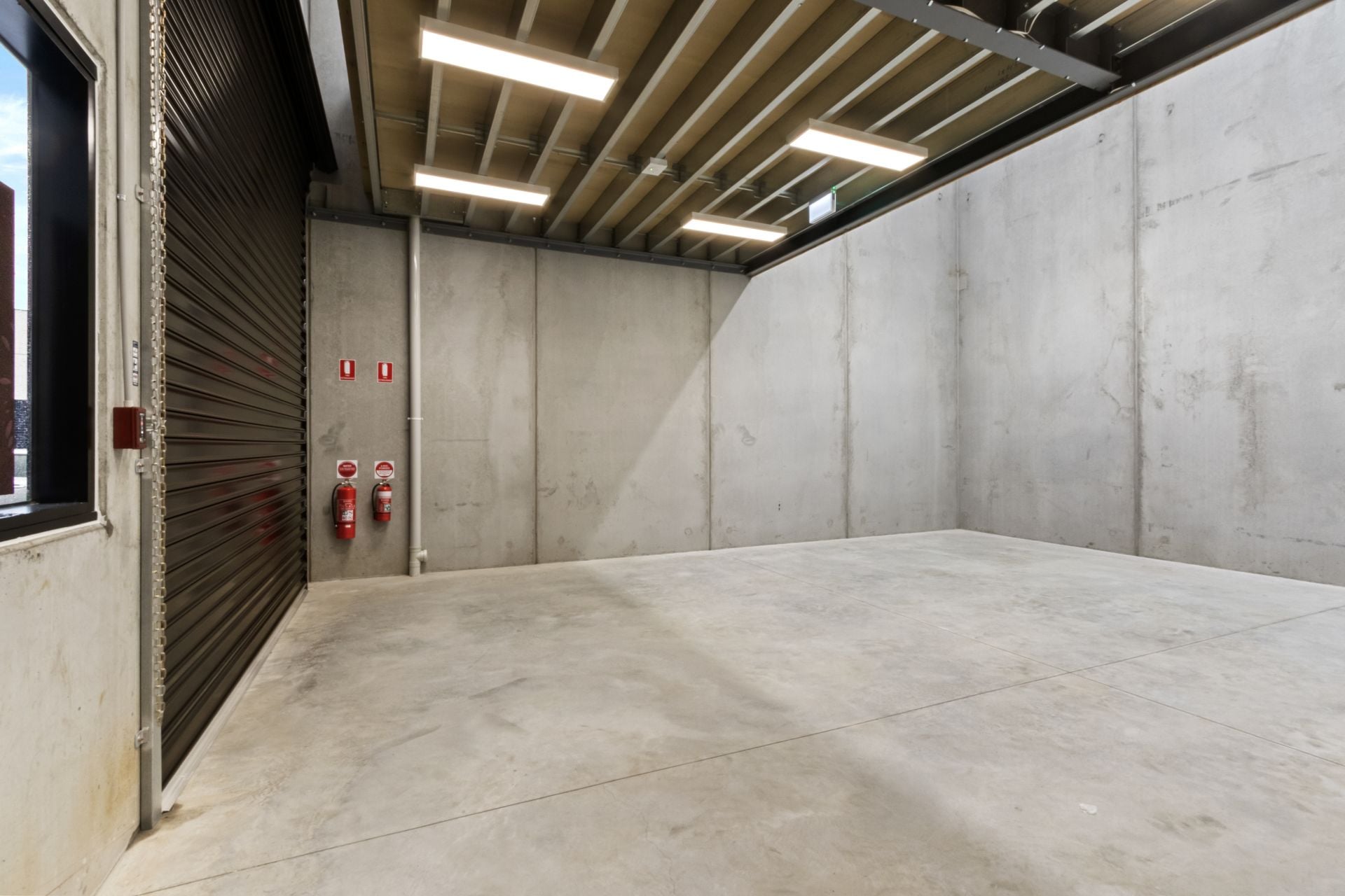 OCCUPY OR INVEST:
Versatile Warehouse + Office – Move In Ready!