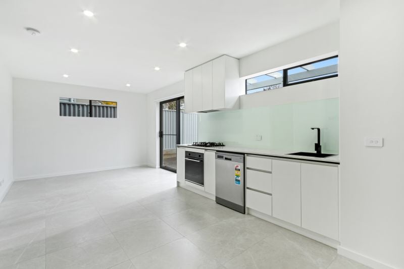 1/172 Darebin Road, Northcote
