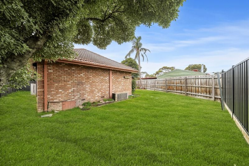 1 Dalray Close, Mill Park