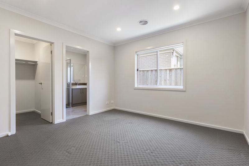 12 Rowena Way, Mickleham