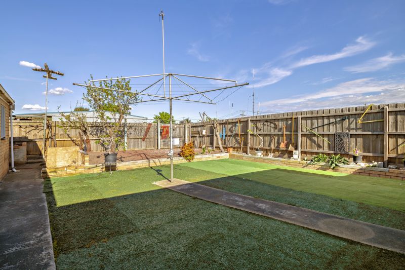 8 Stella Drive, Thomastown