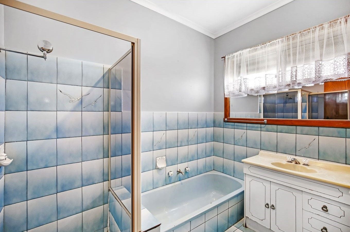 Comfortable 3-bedroom family living in a highly convenient location.