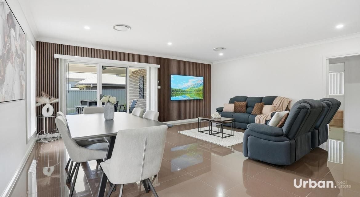 Denham Court 32 Plumegrass Avenue