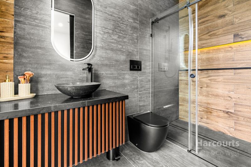 23 Shadow Street, Deanside