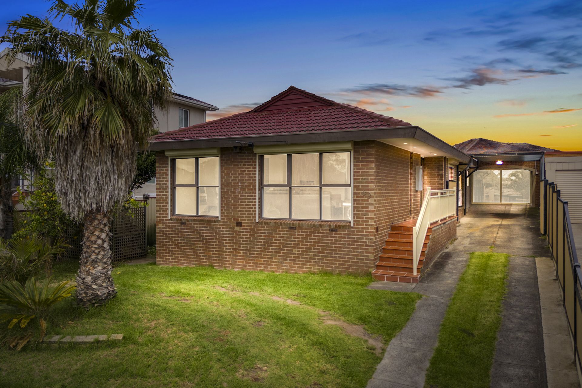 SURPRISE PACKAGE – 3 BEDROOMS, 3 BATHROOMS