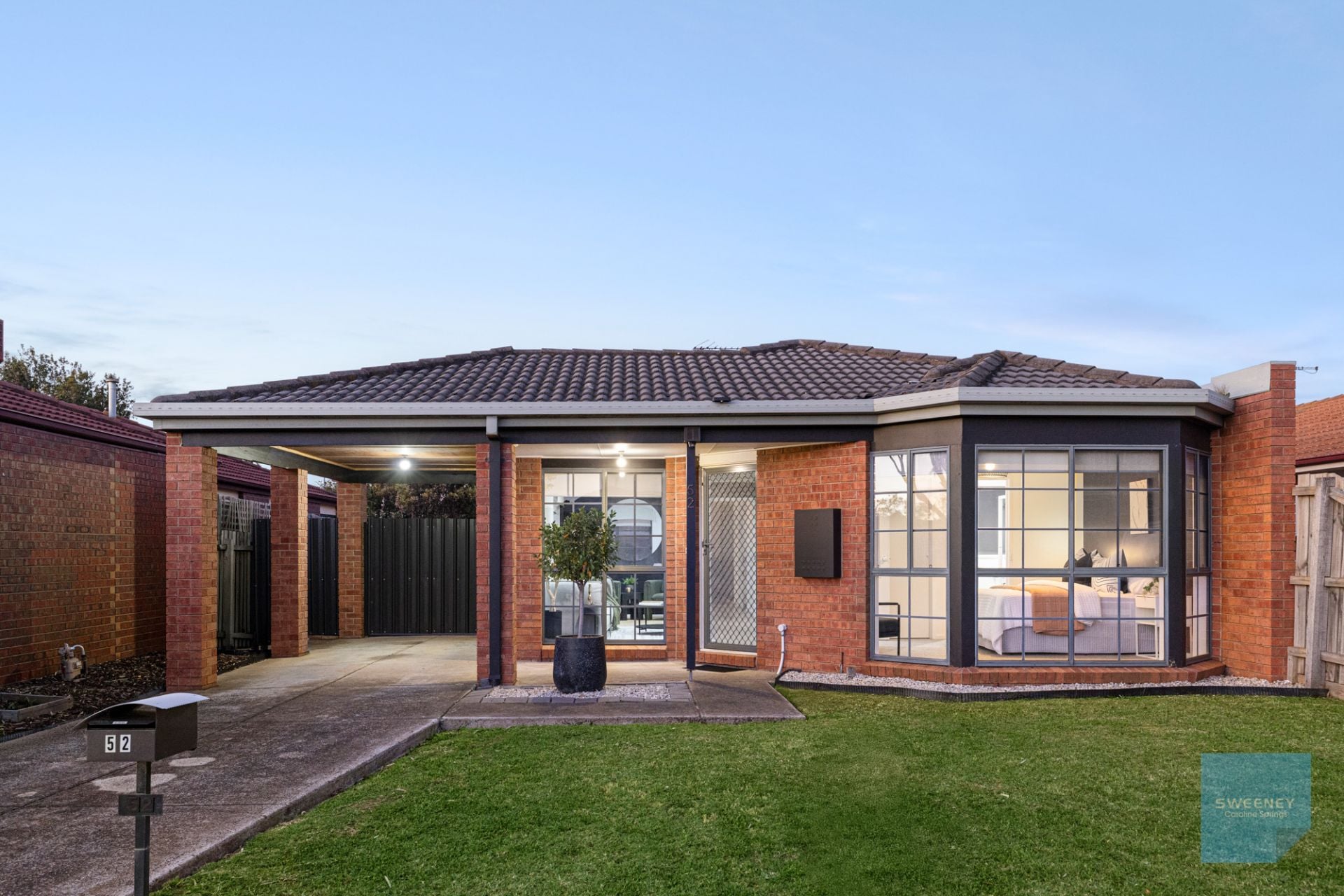 52 Meade Way, Sydenham - Thumbnail 2