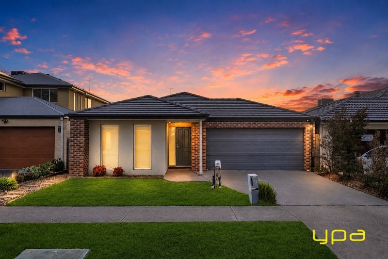 9 Davenport Crescent Cranbourne West VIC, Cranbourne West - Image 1