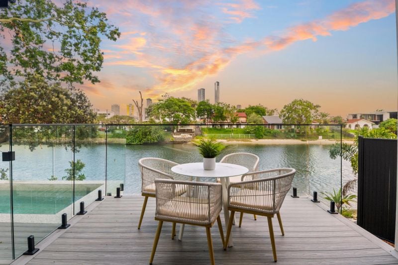 51 Rudd Street, Broadbeach Waters - Thumbnail 3