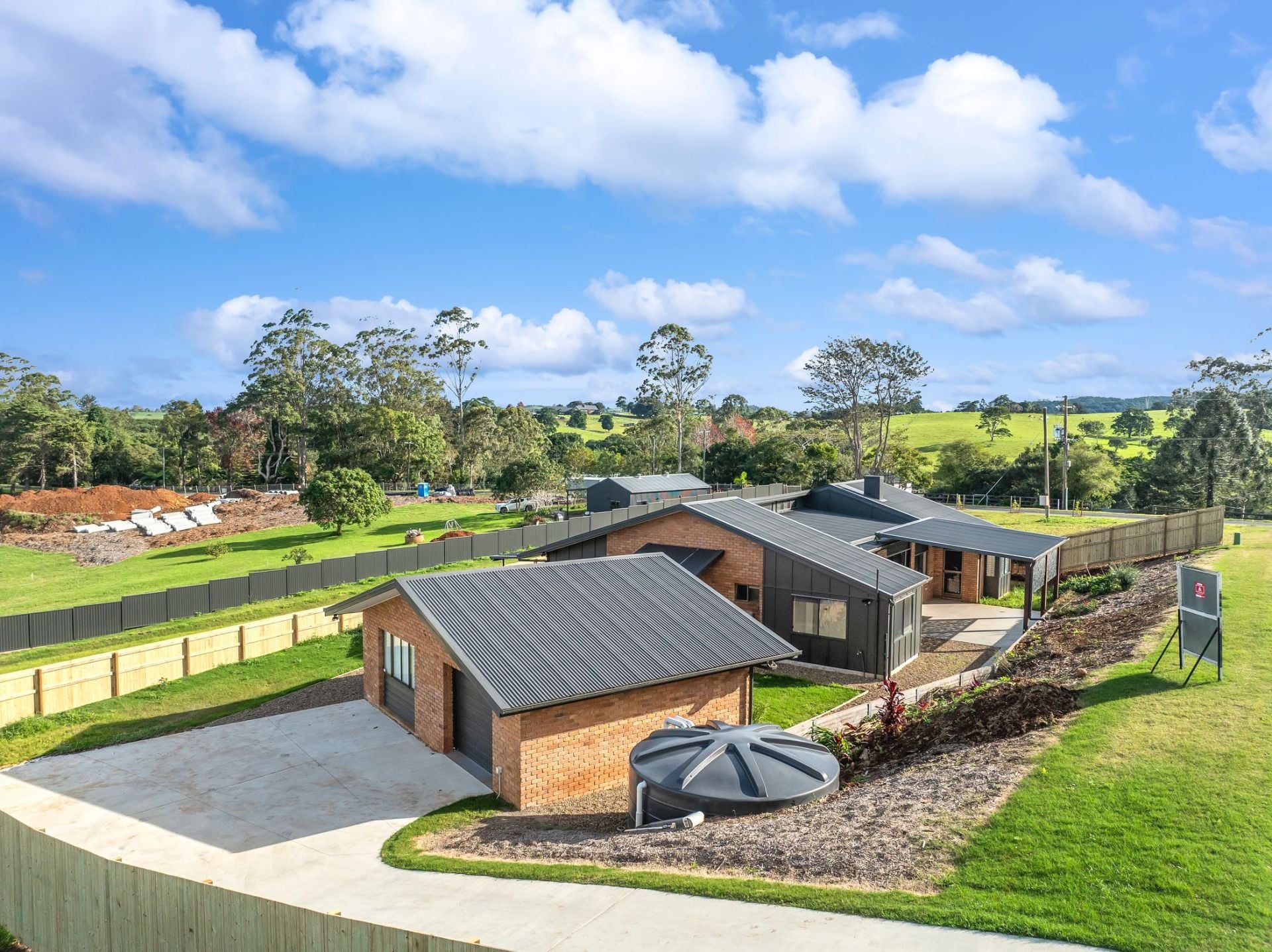 10 Hilltop Crescent Maleny QLD, Maleny - Thumbnail 2