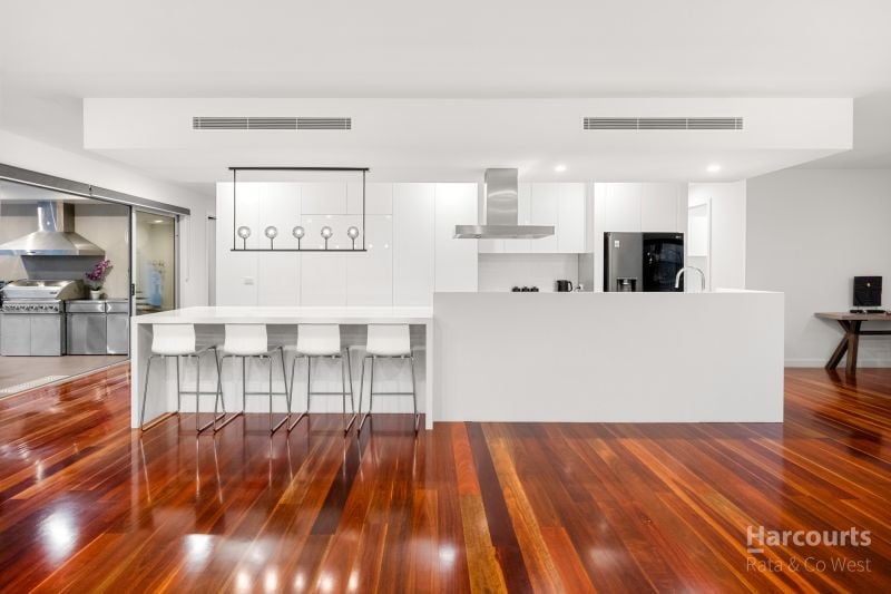 7 Waterview Walk, Caroline Springs