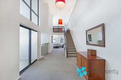 EXPANSIVE ONE BEDROOM LOFT-STYLE RESIDENCE IN POPULAR PARKSIDE LOCATION