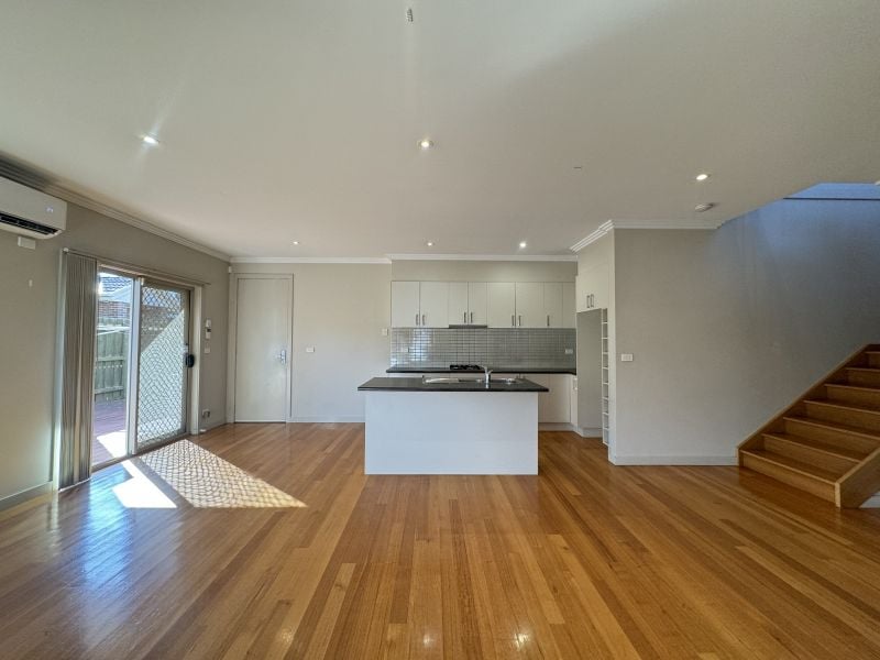 1/76 Strathmerton Street, Reservoir