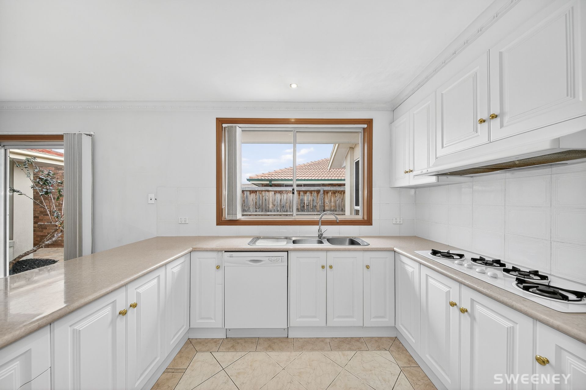 1 Burnett Court, Altona Meadows - Thumbnail 4