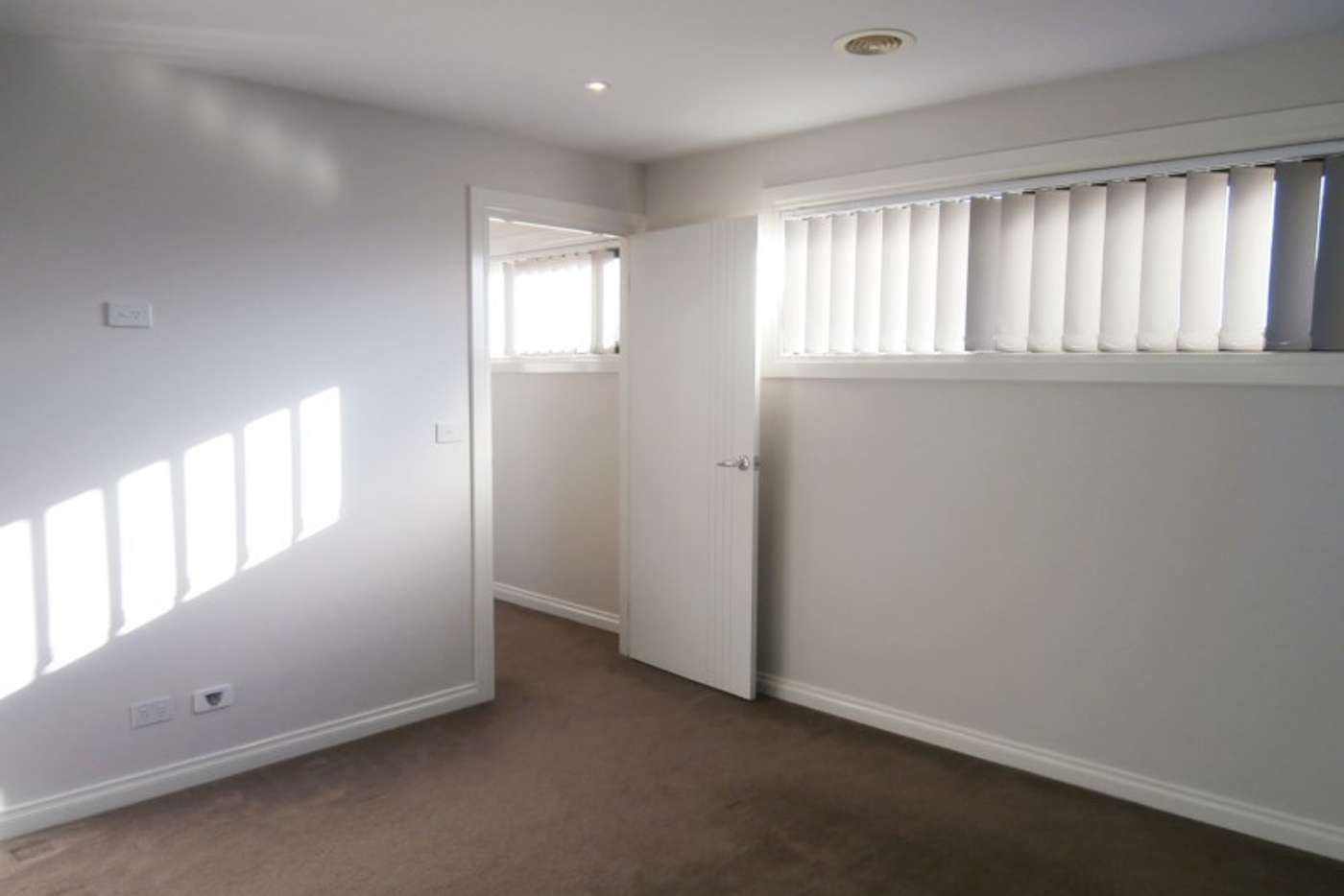 MODERN 2 BEDROOM TOWNHOUSE