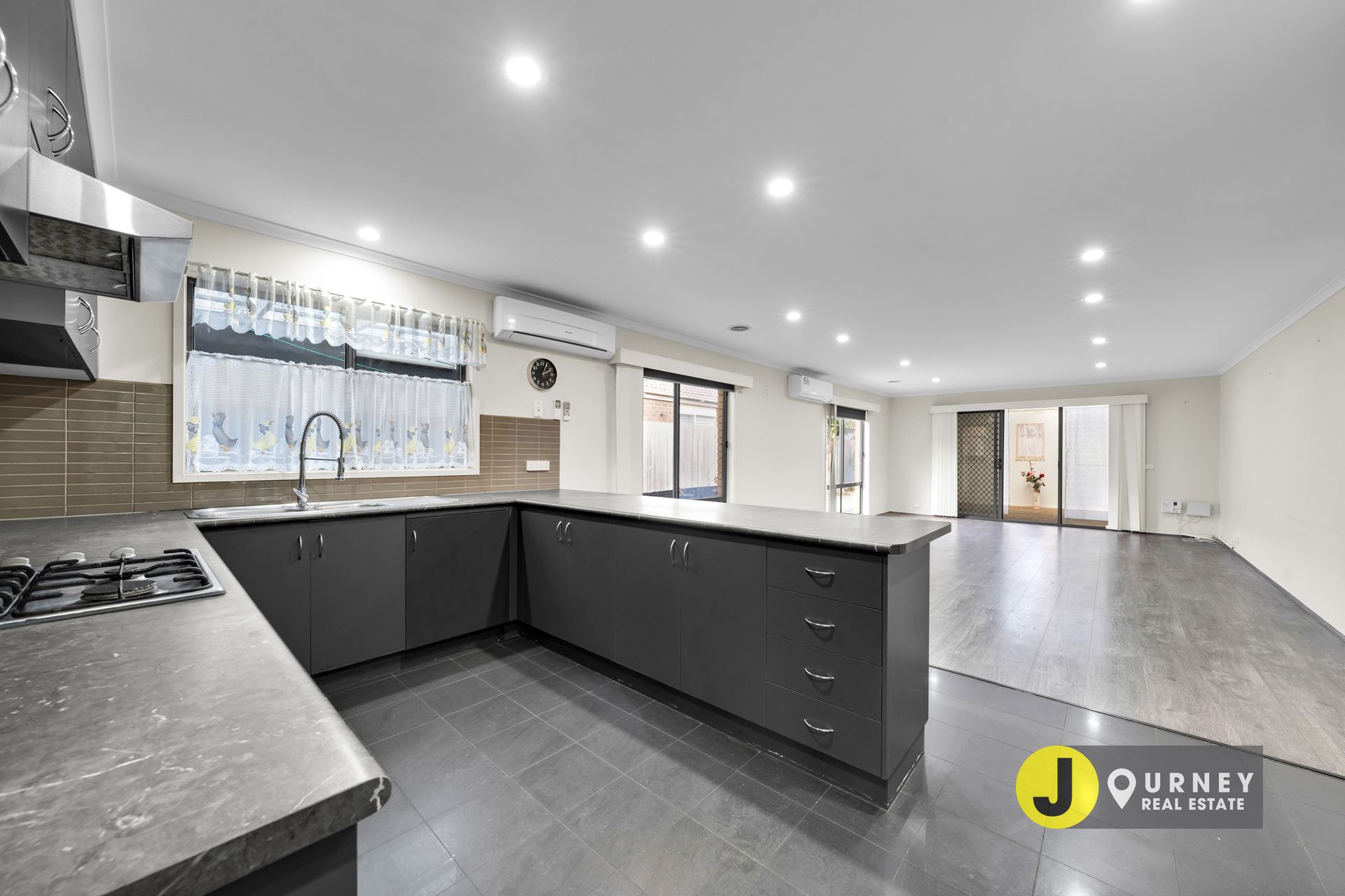 18 Vega Terrace, Cranbourne VIC, Cranbourne - Thumbnail 2