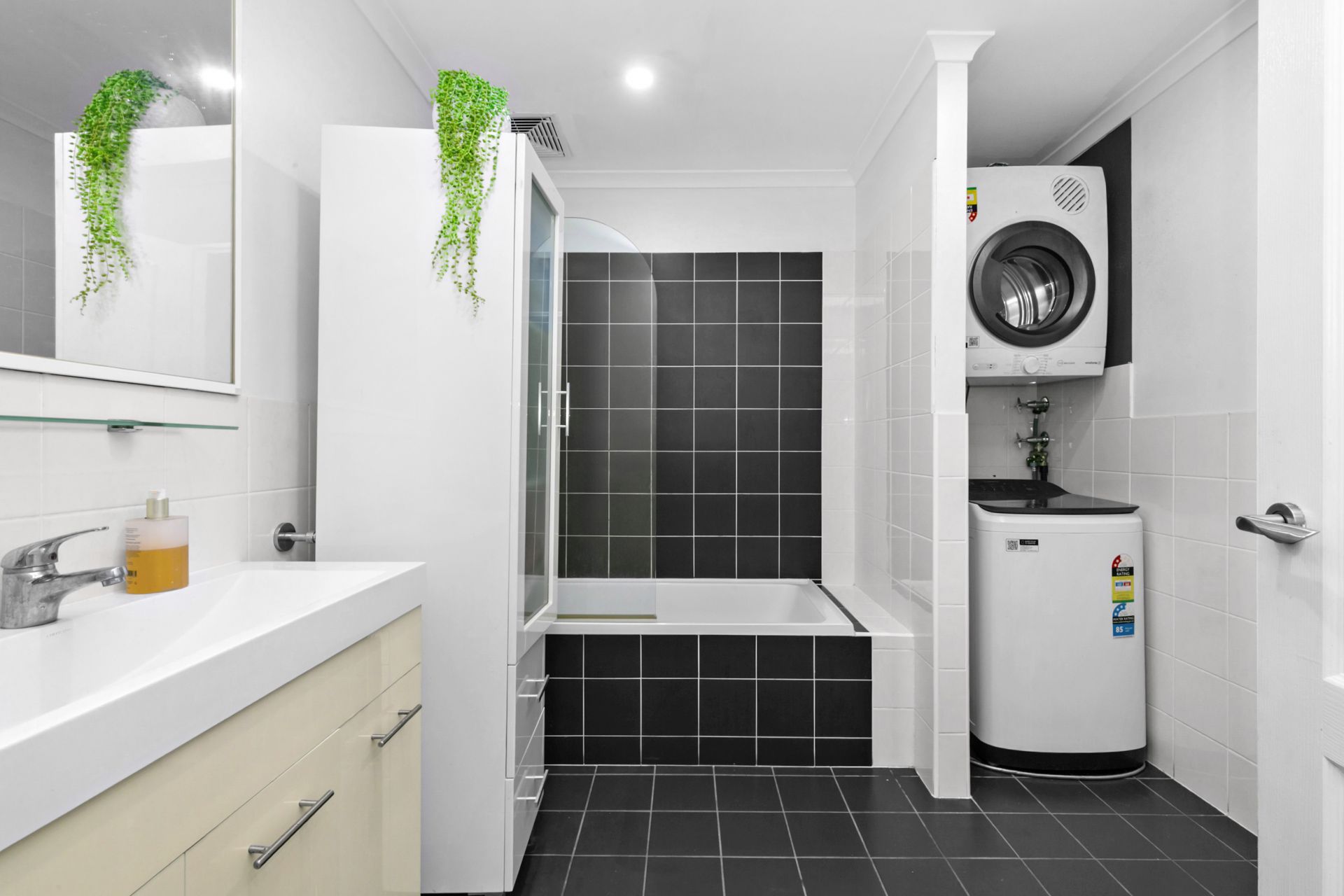 4/6-10 Gladstone Avenue, Wollongong, Wollongong - Thumbnail 2